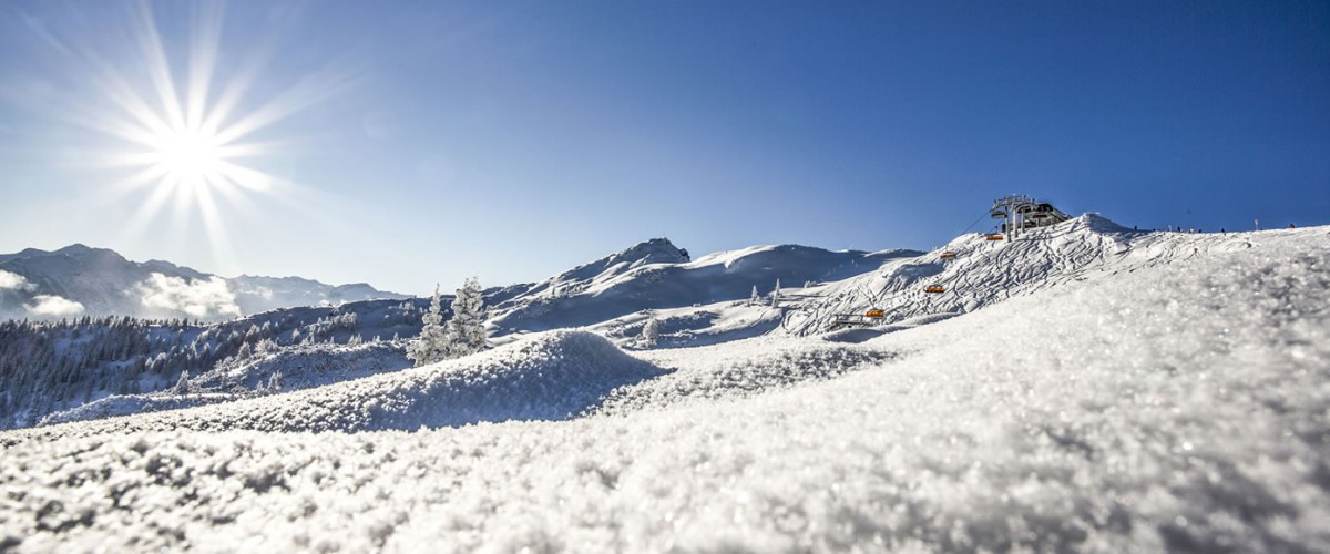 Skigebiet mit Seilbahnen des snow space Flachau in Österreich © Flachau Tourismus